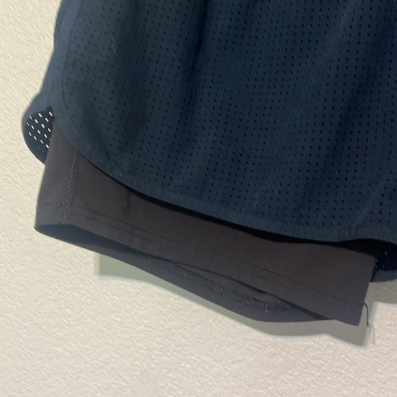 Vuori Breeze Performance Shorts Womens - Picture 3 of 7